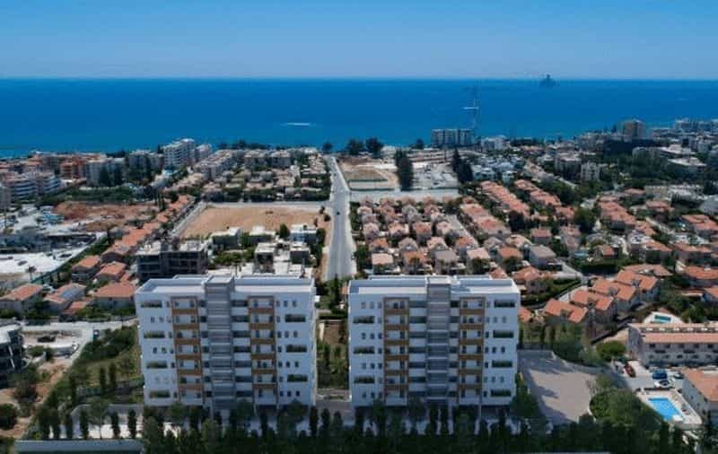 Condominium in Agios Tychon, Larnaka 10044010