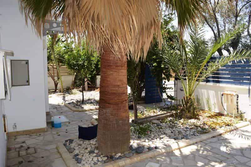 بيت في Zygi, Larnaca 10044457