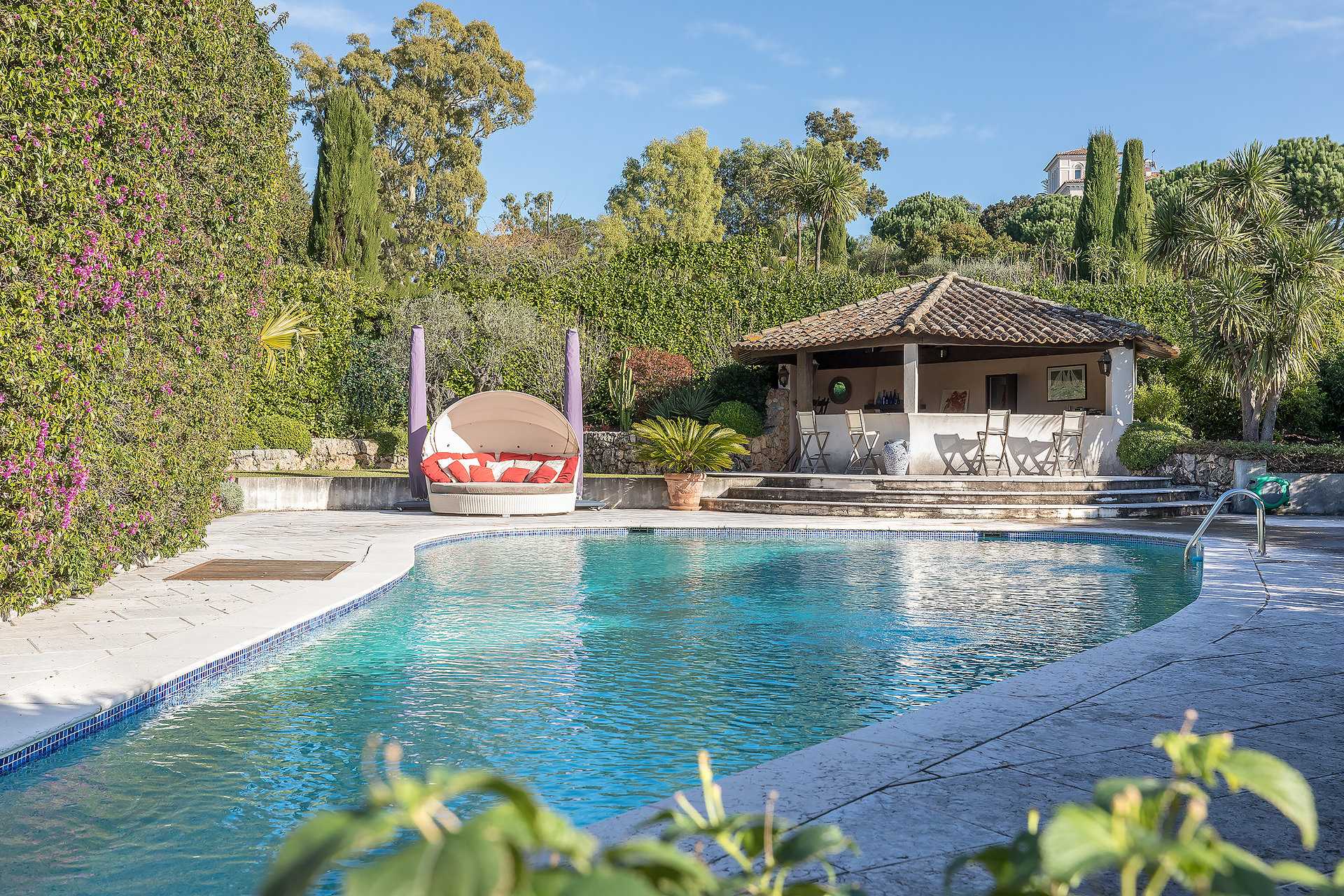 Talo sisään Antibes, Provence-Alpes-Cote d'Azur 10044459
