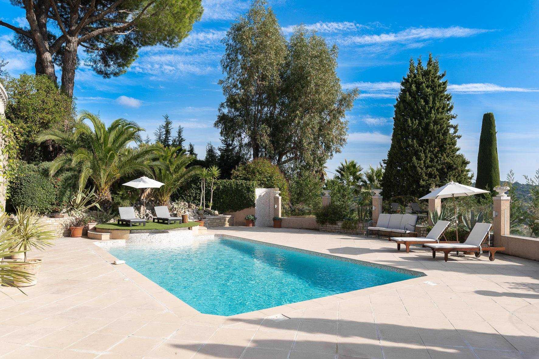 Hus i Mougins, Provence-Alpes-Cote d'Azur 10044472
