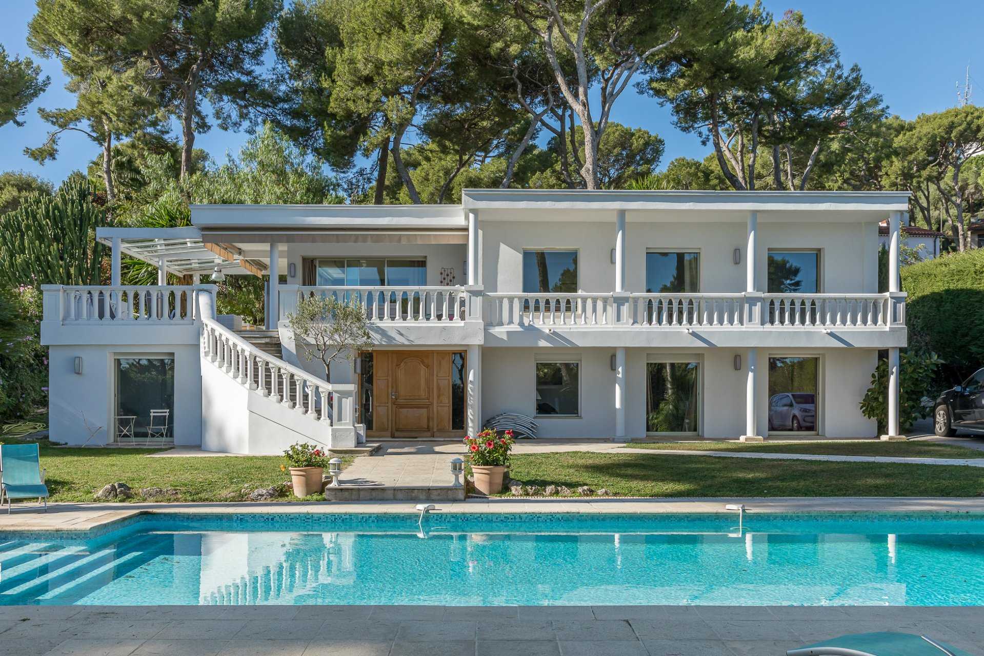 Talo sisään Antibes, Provence-Alpes-Cote d'Azur 10044530