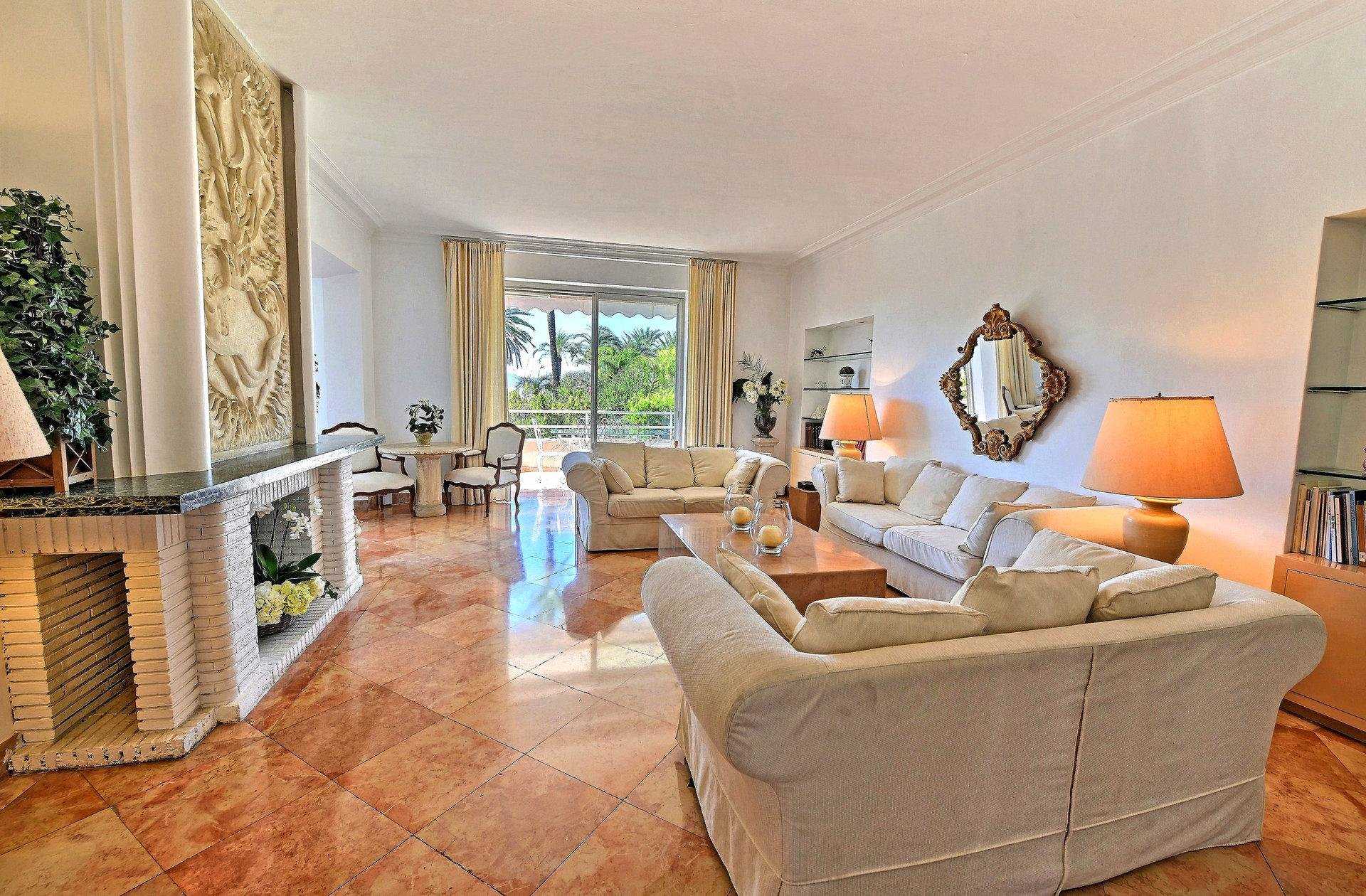 Condominium in Cannes, Provence-Alpes-Côte d'Azur 10044534
