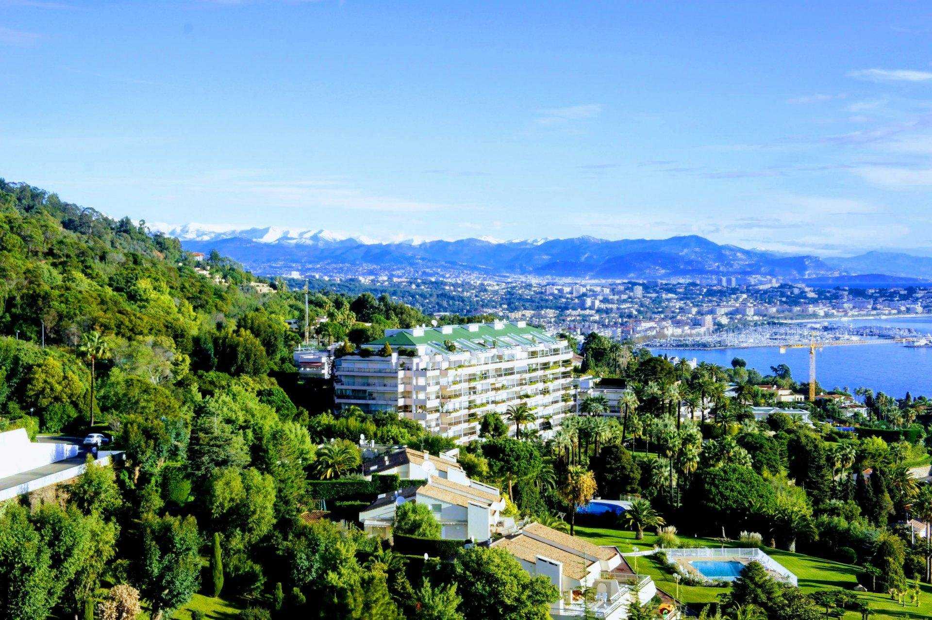 Condominium dans Le Cannet, Provence-Alpes-Côte d'Azur 10044540