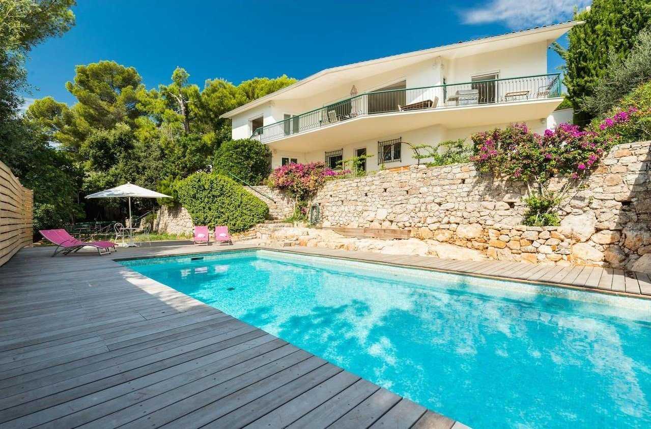House in Vallauris, Provence-Alpes-Cote d'Azur 10044610