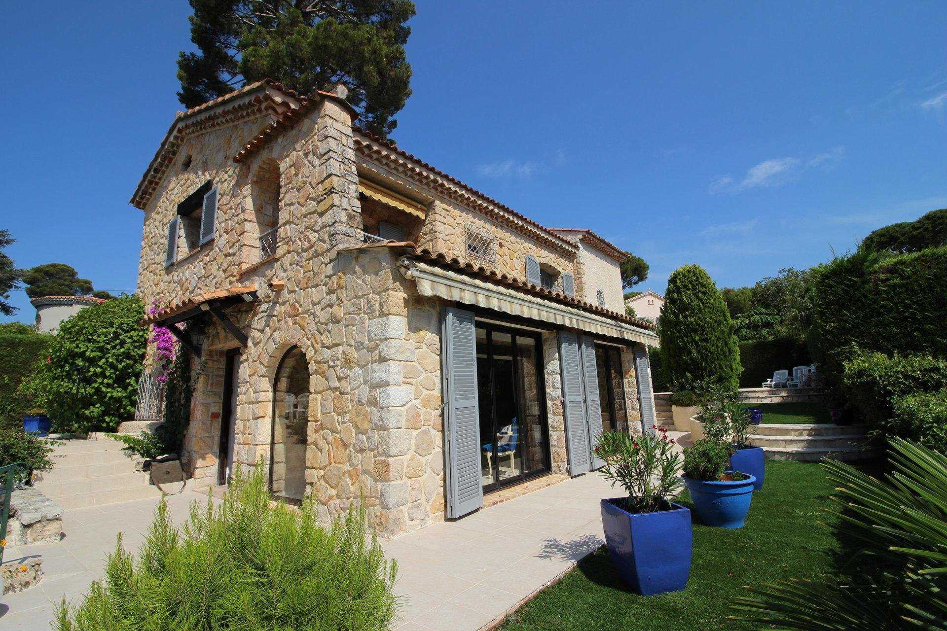 Talo sisään Antibes, Provence-Alpes-Cote d'Azur 10044640