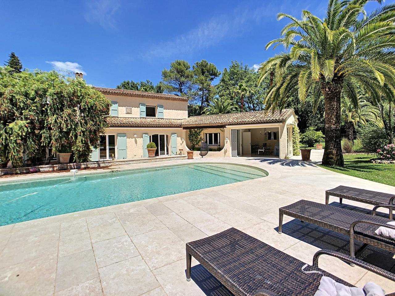 rumah dalam Chateauneuf-Grasse, Provence-Alpes-Côte d'Azur 10044663