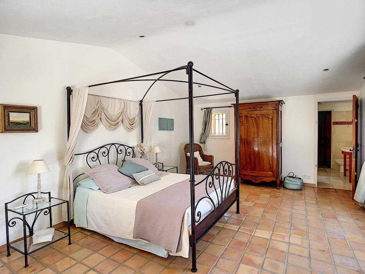 Huis in Chateauneuf-Grasse, Provence-Alpes-Côte d'Azur 10044663