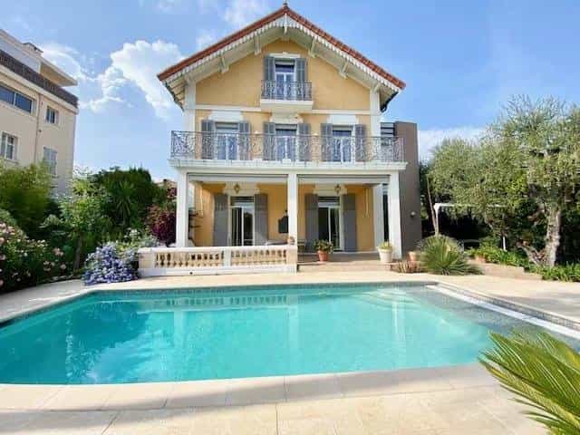 rumah dalam Le Four-a-Chaux, Provence-Alpes-Côte d'Azur 10044681