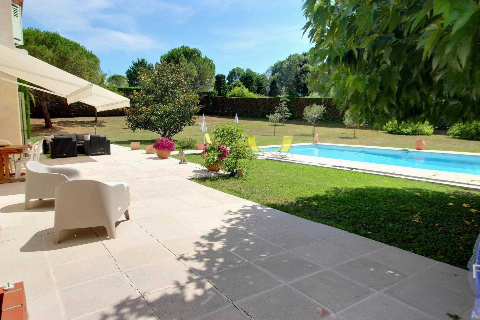 House in Opio, Provence-Alpes-Cote d'Azur 10044740