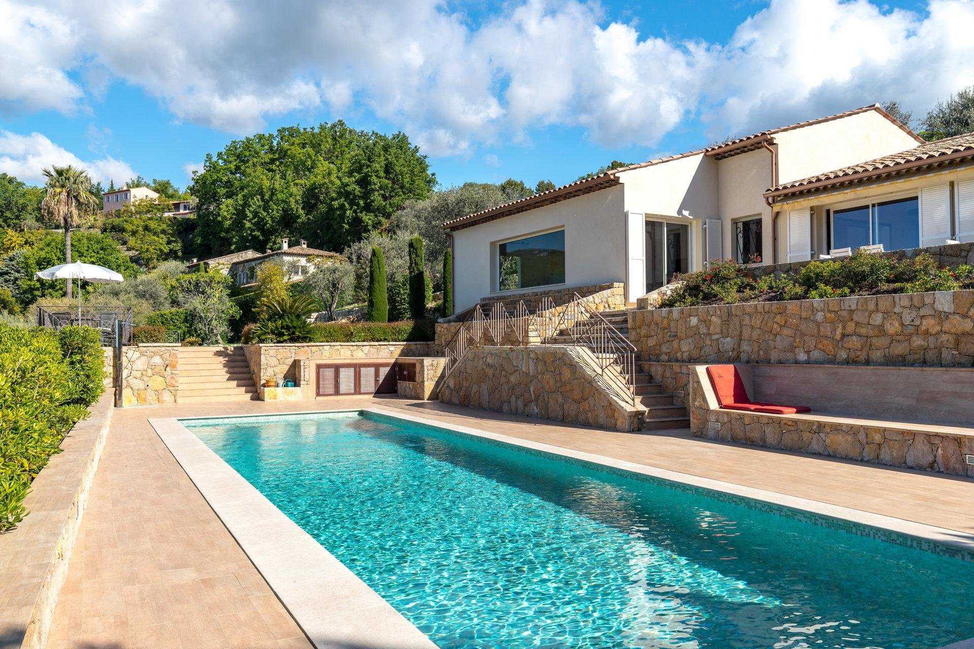 Hus i Chateauneuf-Grasse, Provence-Alpes-Cote d'Azur 10044753