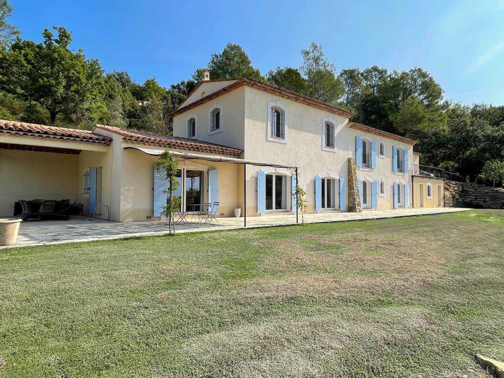 rumah dalam Montauroux, Provence-Alpes-Côte d'Azur 10044800