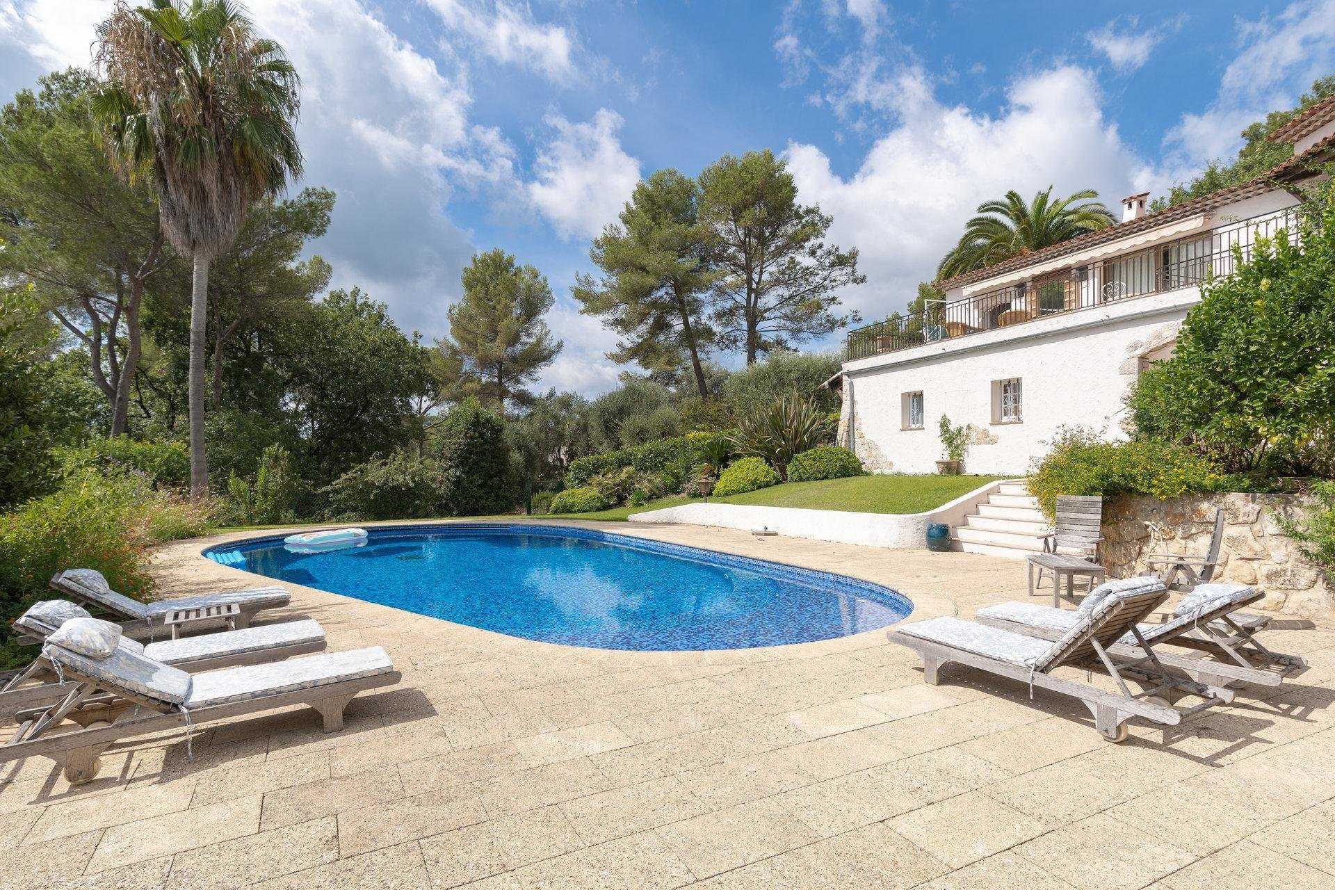 House in Roquefort-Les-Pins,  10044817