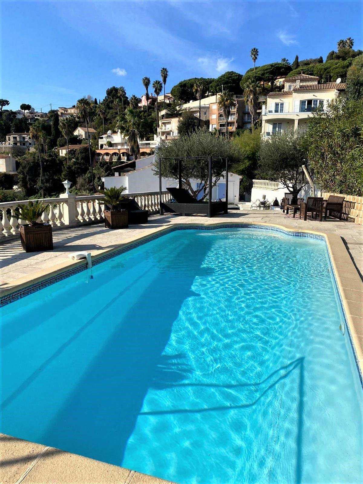 Rumah di Golfe-Juan, Provence-Alpes-Cote d'Azur 10044846