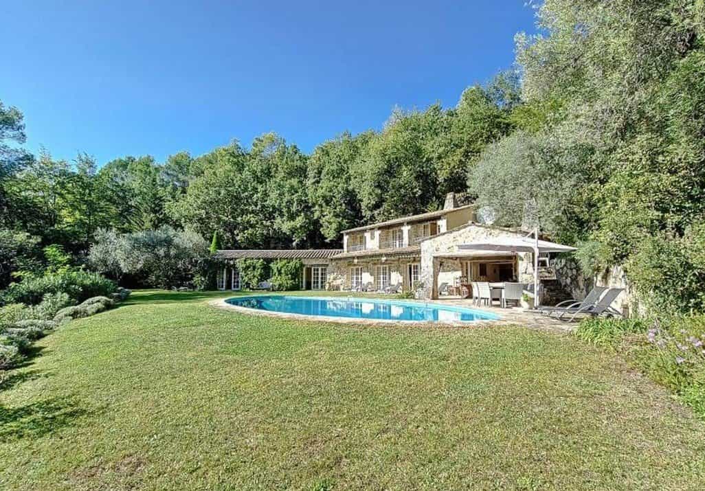 House in Tourrettes-sur-Loup, Provence-Alpes-Cote d'Azur 10044869