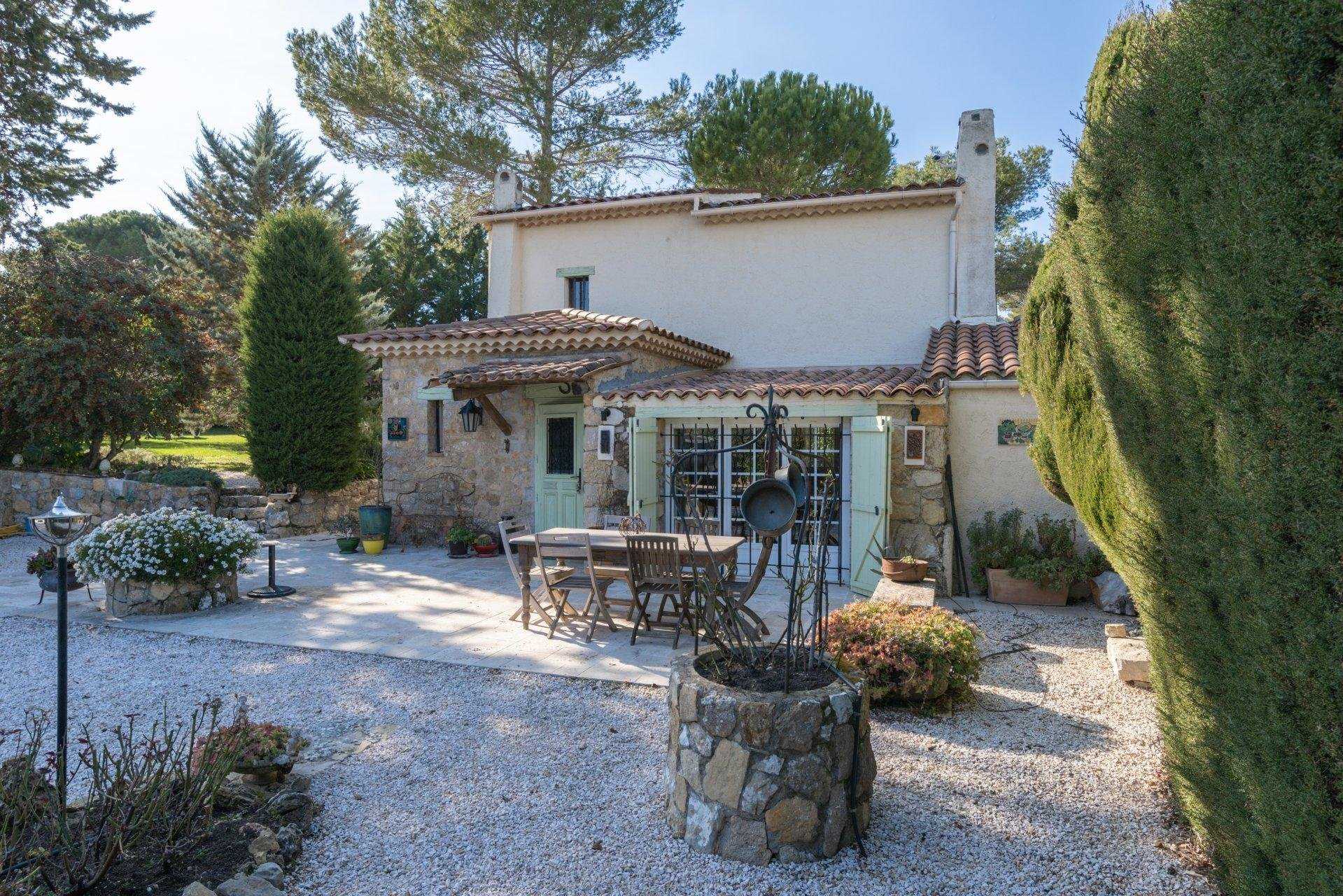 Talo sisään Mouans-Sartoux, Provence-Alpes-Cote d'Azur 10044878