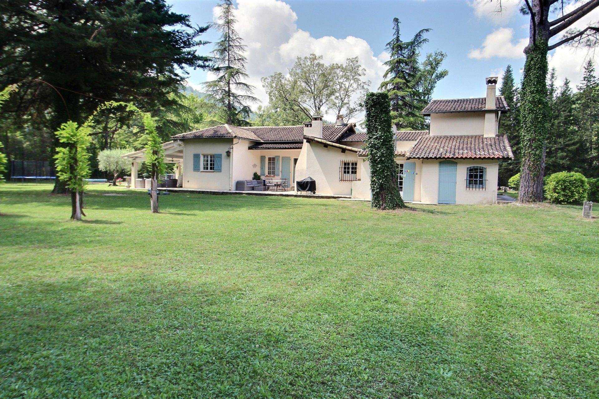 casa en Tourrettes-sur-Loup, Provenza-Alpes-Costa Azul 10044924
