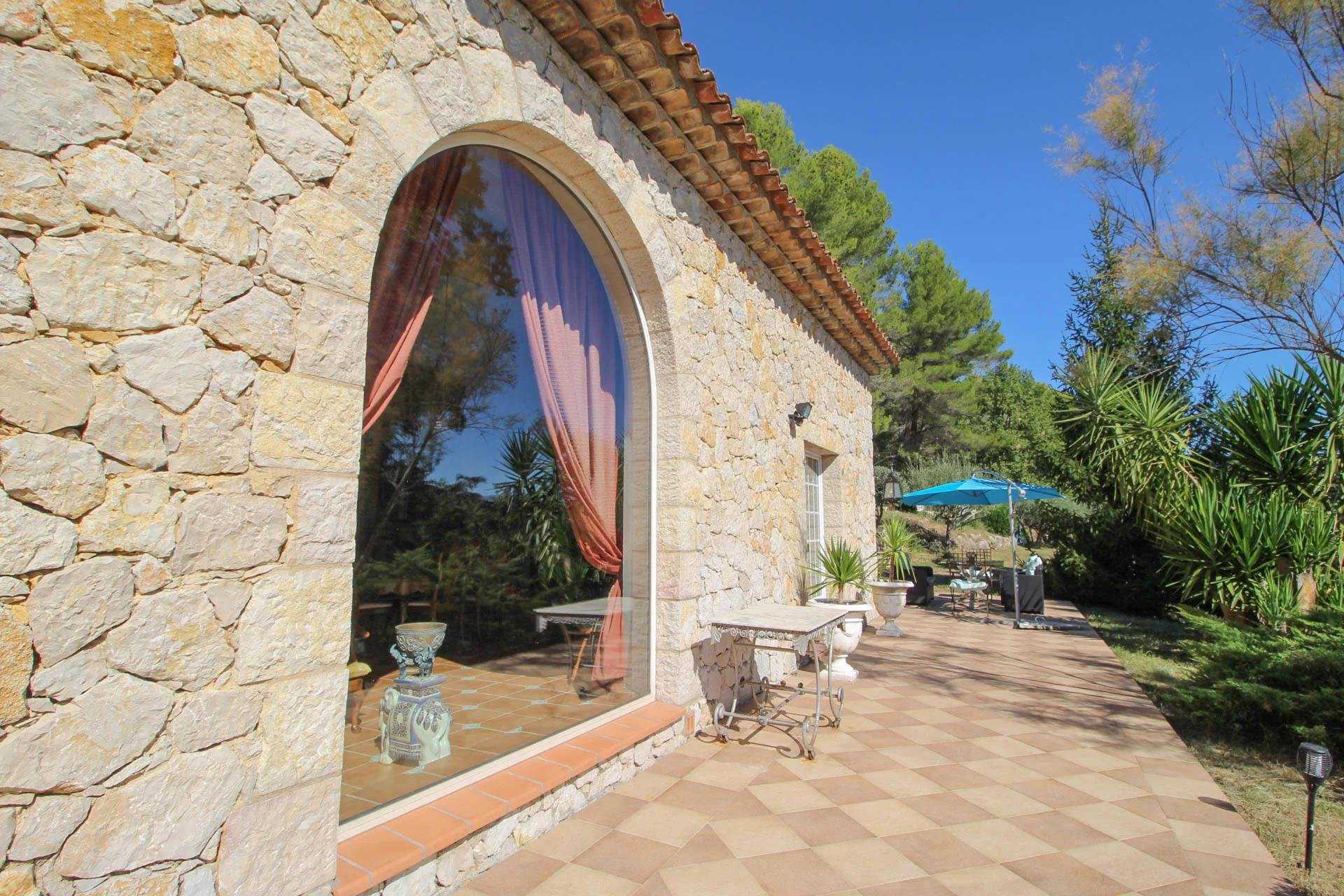 rumah dalam Fayence, Provence-Alpes-Côte d'Azur 10044938