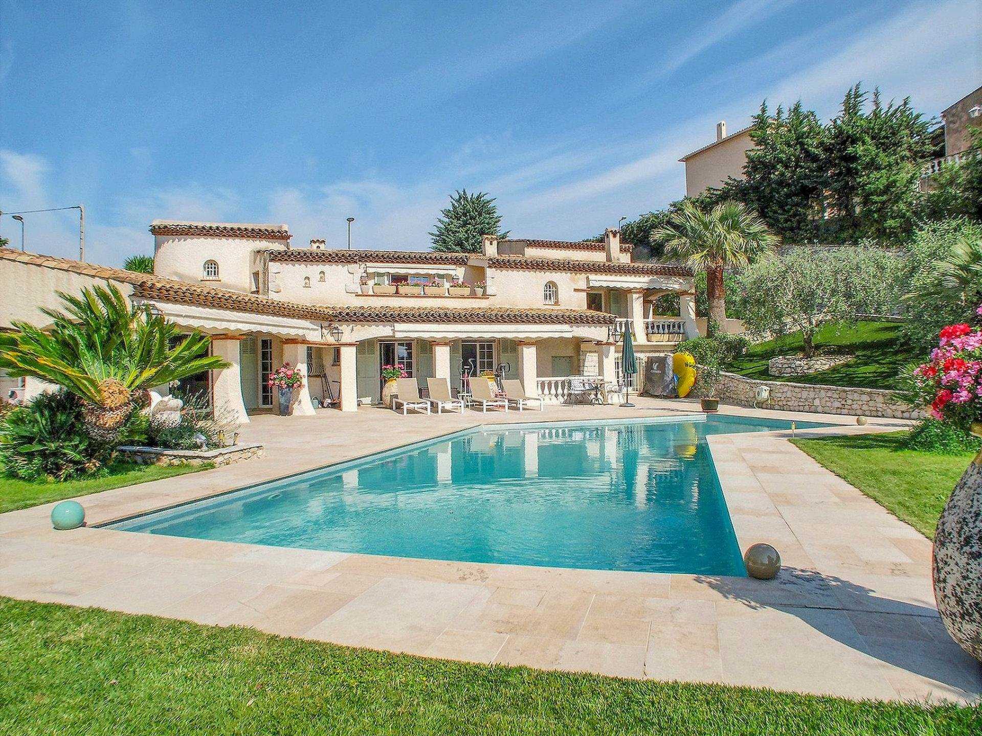 casa en La Gaude, Provence-Alpes-Cote d'Azur 10044955