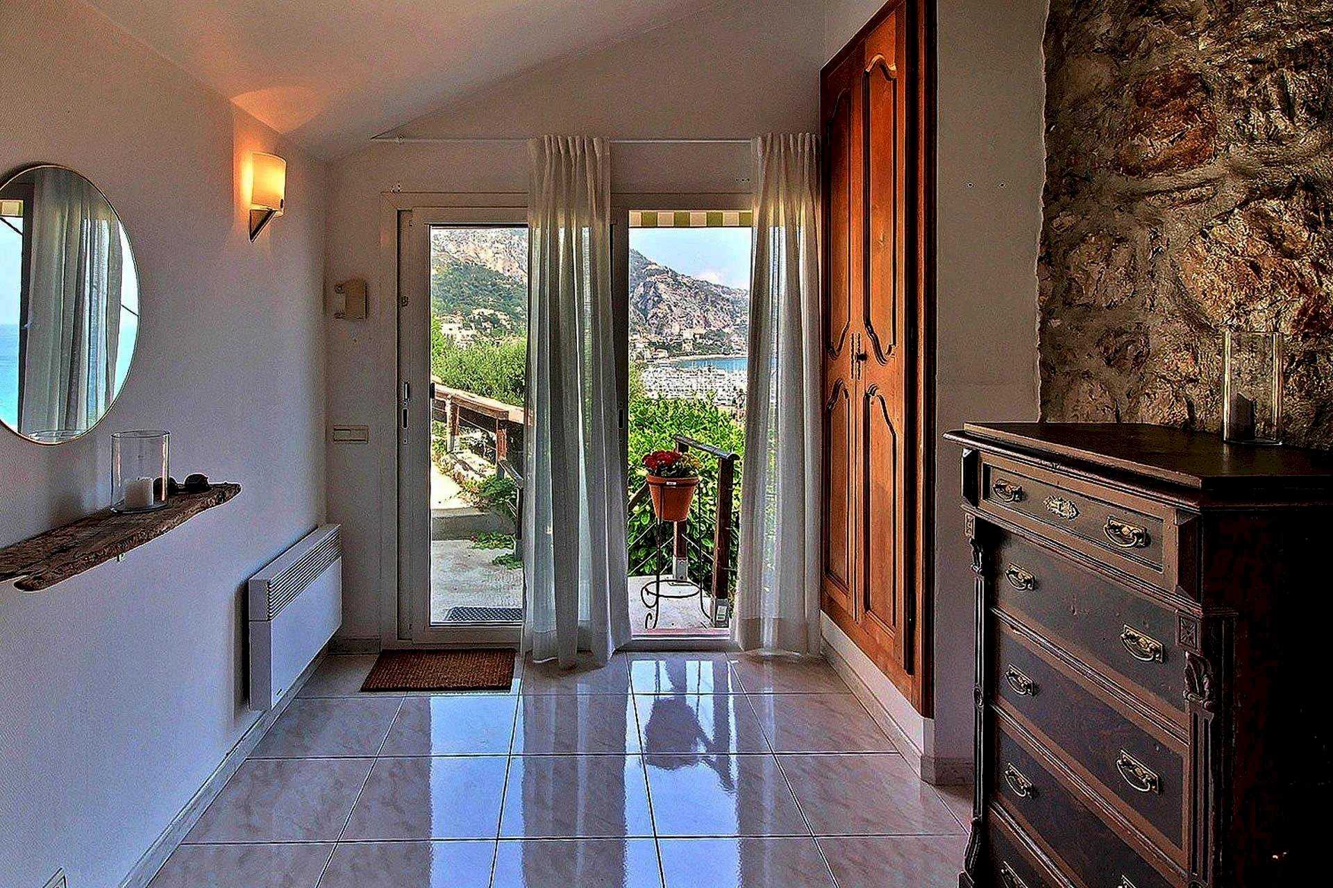 House in Garavan, Provence-Alpes-Cote d'Azur 10044973
