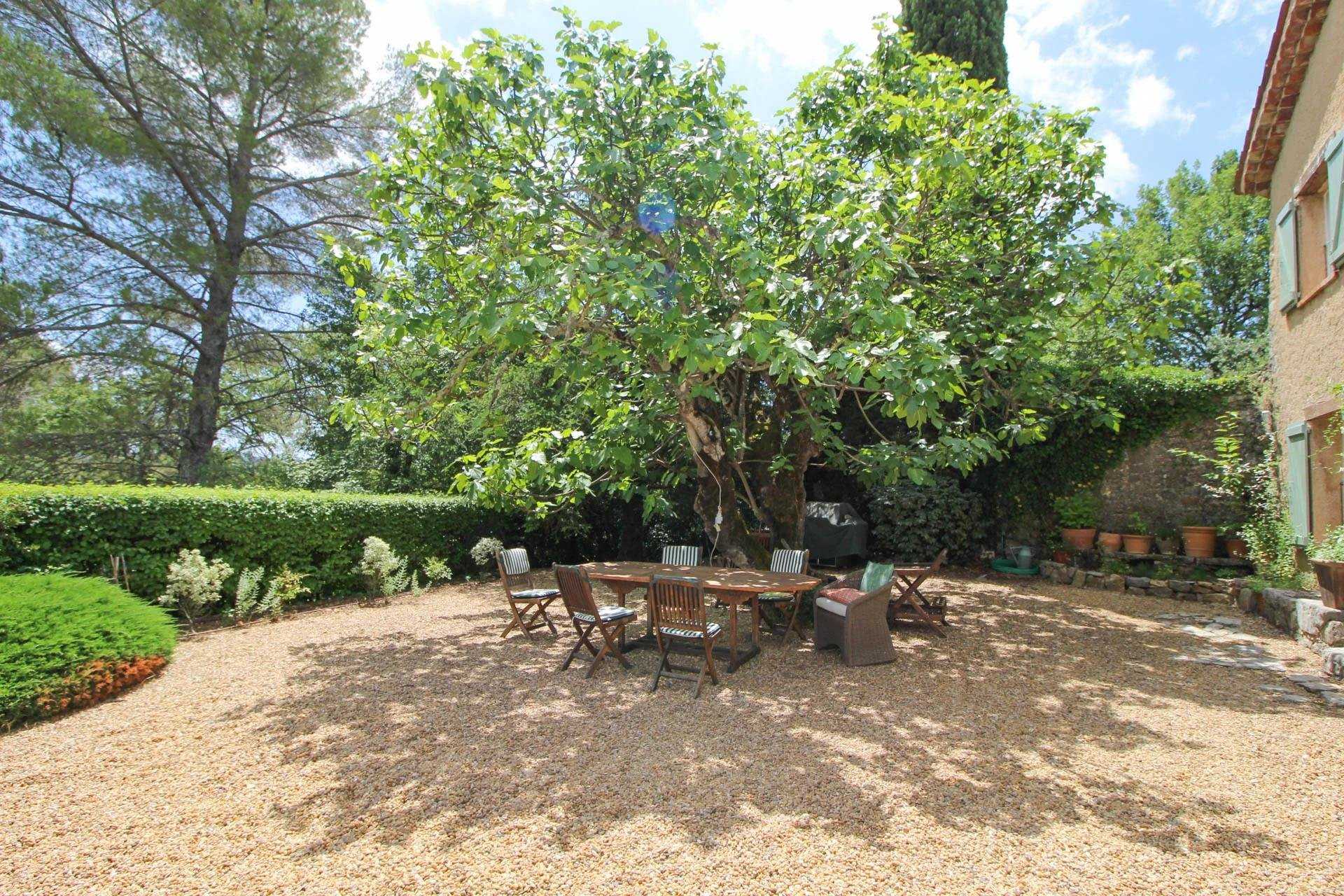 rumah dalam Fayence, Provence-Alpes-Côte d'Azur 10045013
