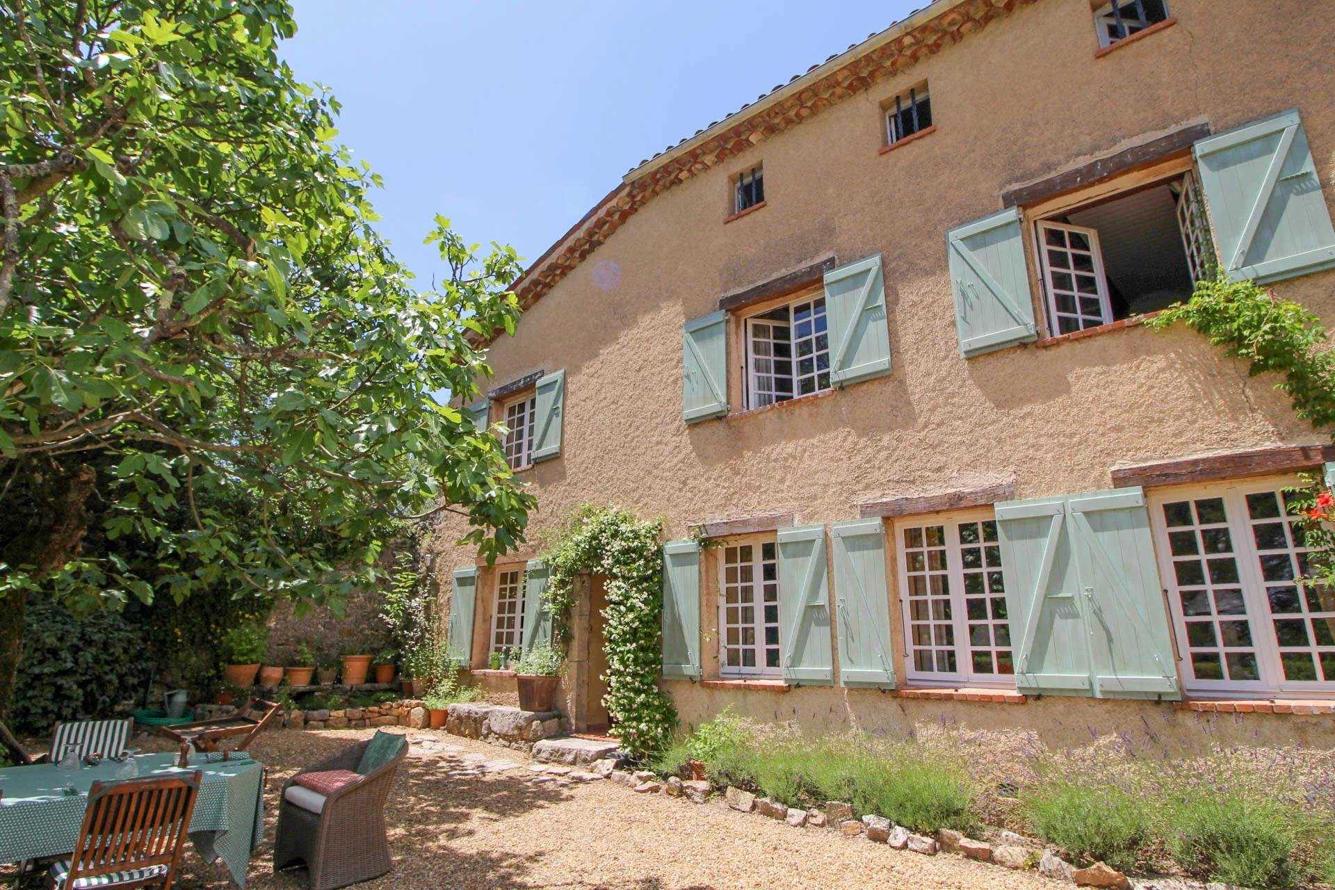 Hus i Fayence, Provence-Alpes-Cote d'Azur 10045013