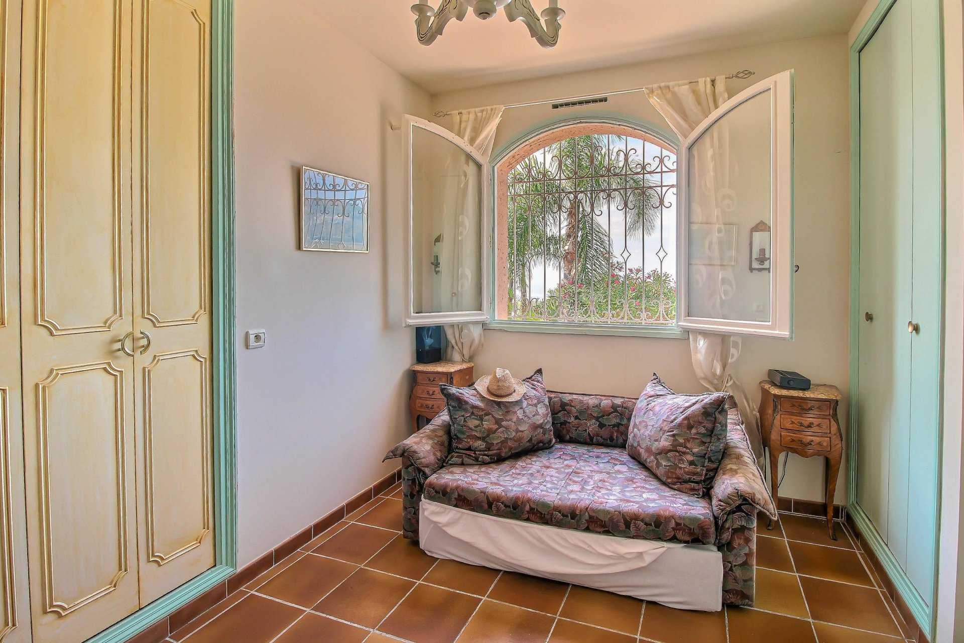 rumah dalam Garavan, Provence-Alpes-Cote d'Azur 10045047