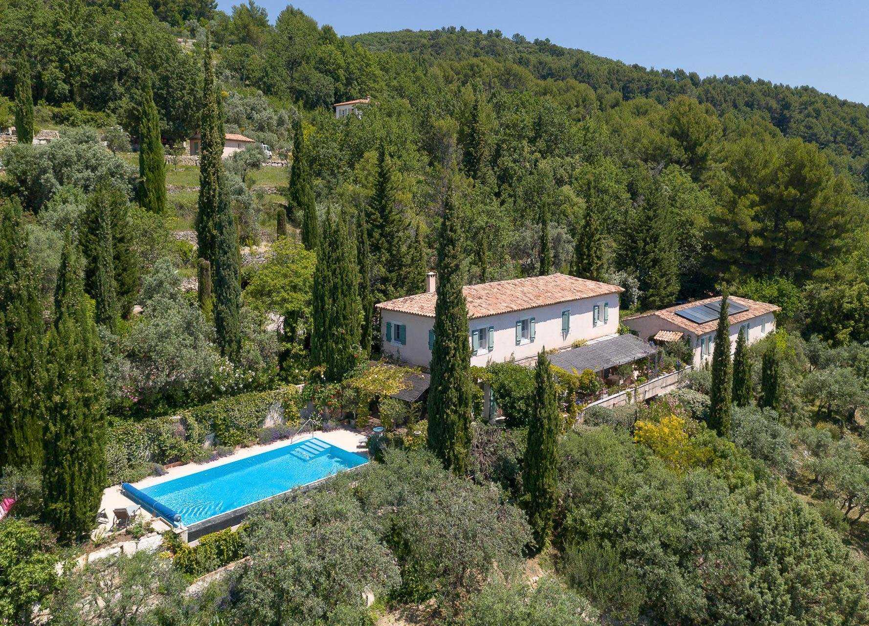 Talo sisään Seillans, Provence-Alpes-Cote d'Azur 10045095