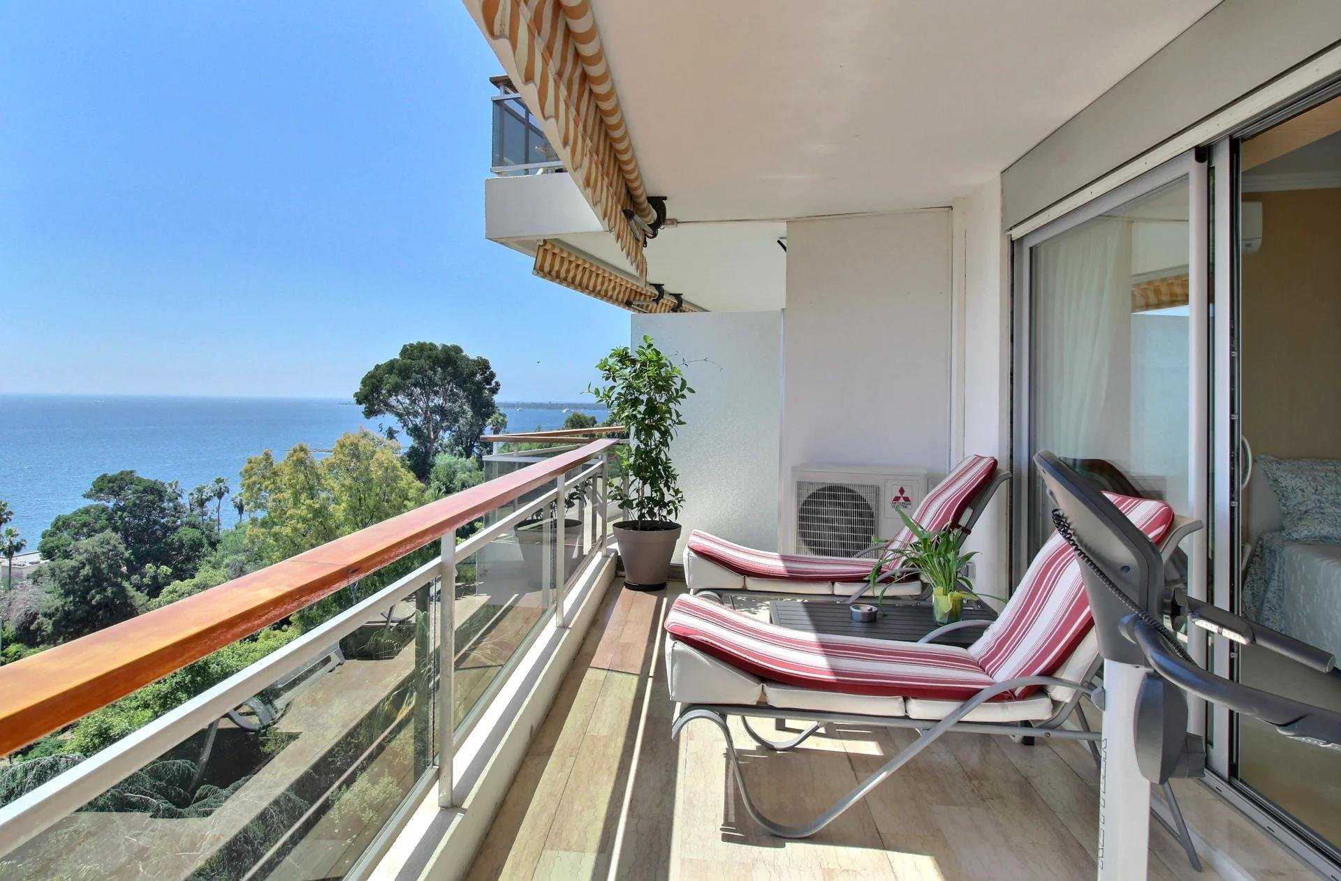 Condominio nel Golfe-Juan, Provence-Alpes-Cote d'Azur 10045116
