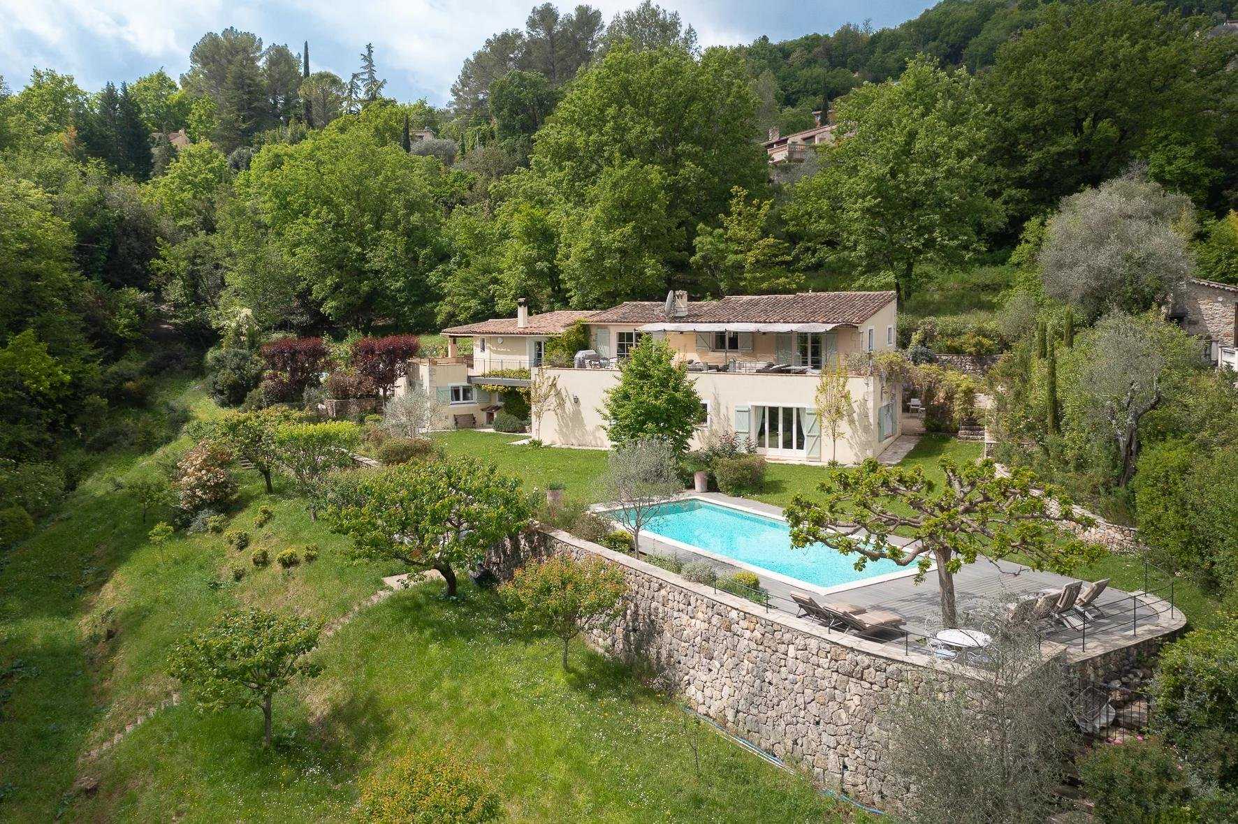 Talo sisään Le Bar-sur-Loup, Provence-Alpes-Cote d'Azur 10045141