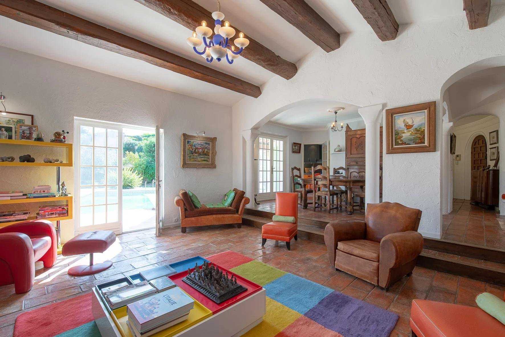House in La Colle-sur-Loup, Provence-Alpes-Cote d'Azur 10045147