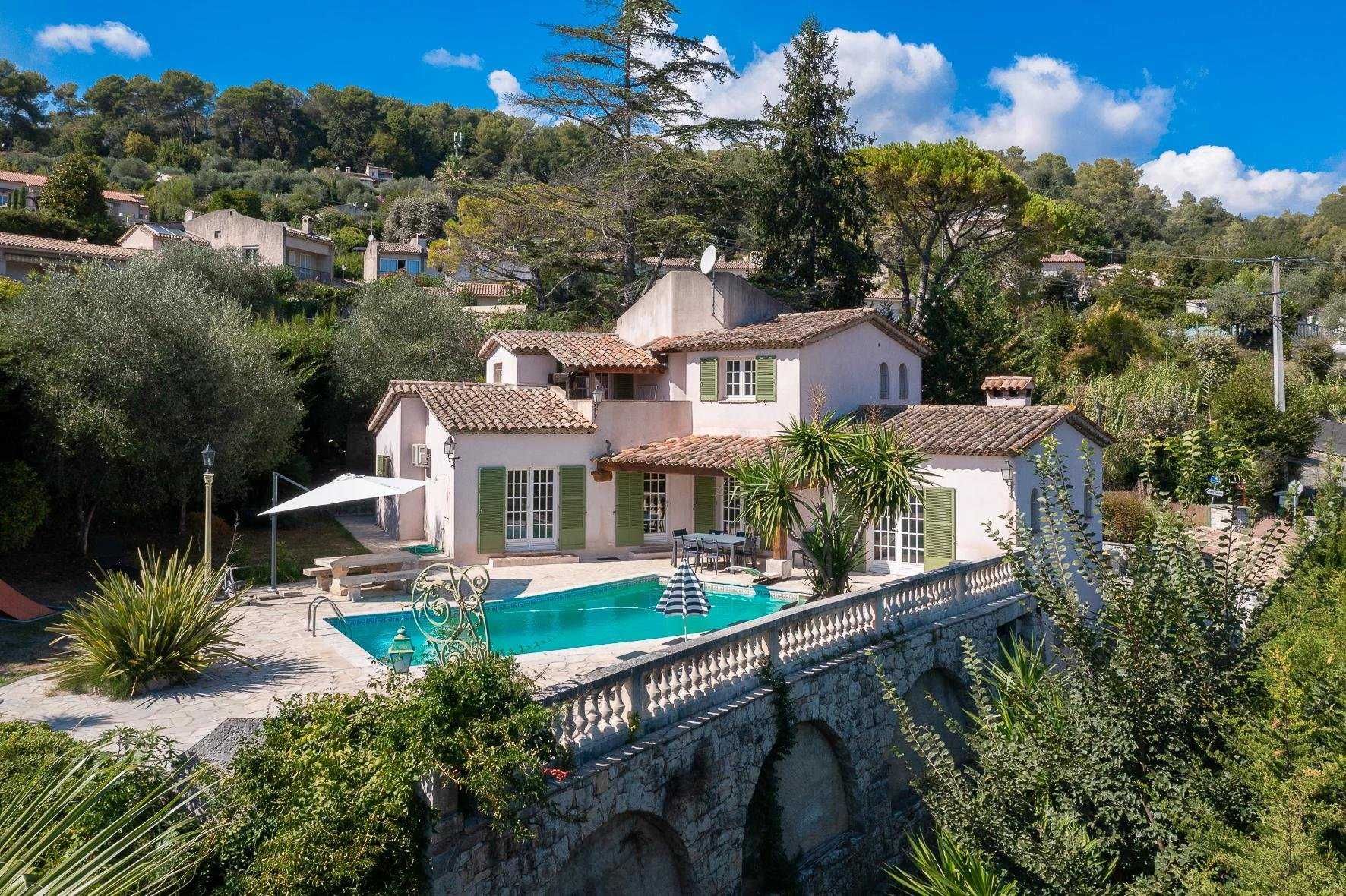Haus im La Colle-sur-Loup, Provence-Alpes-Côte d'Azur 10045147