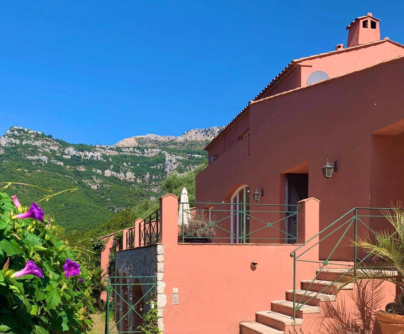 Talo sisään Tourrettes-sur-Loup, Provence-Alpes-Cote d'Azur 10045150