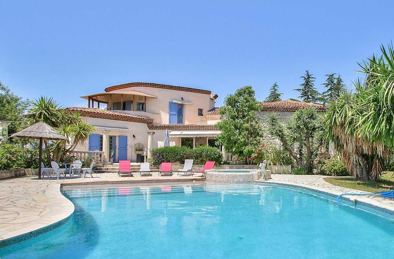 Talo sisään Peymeinade, Provence-Alpes-Cote d'Azur 10045153