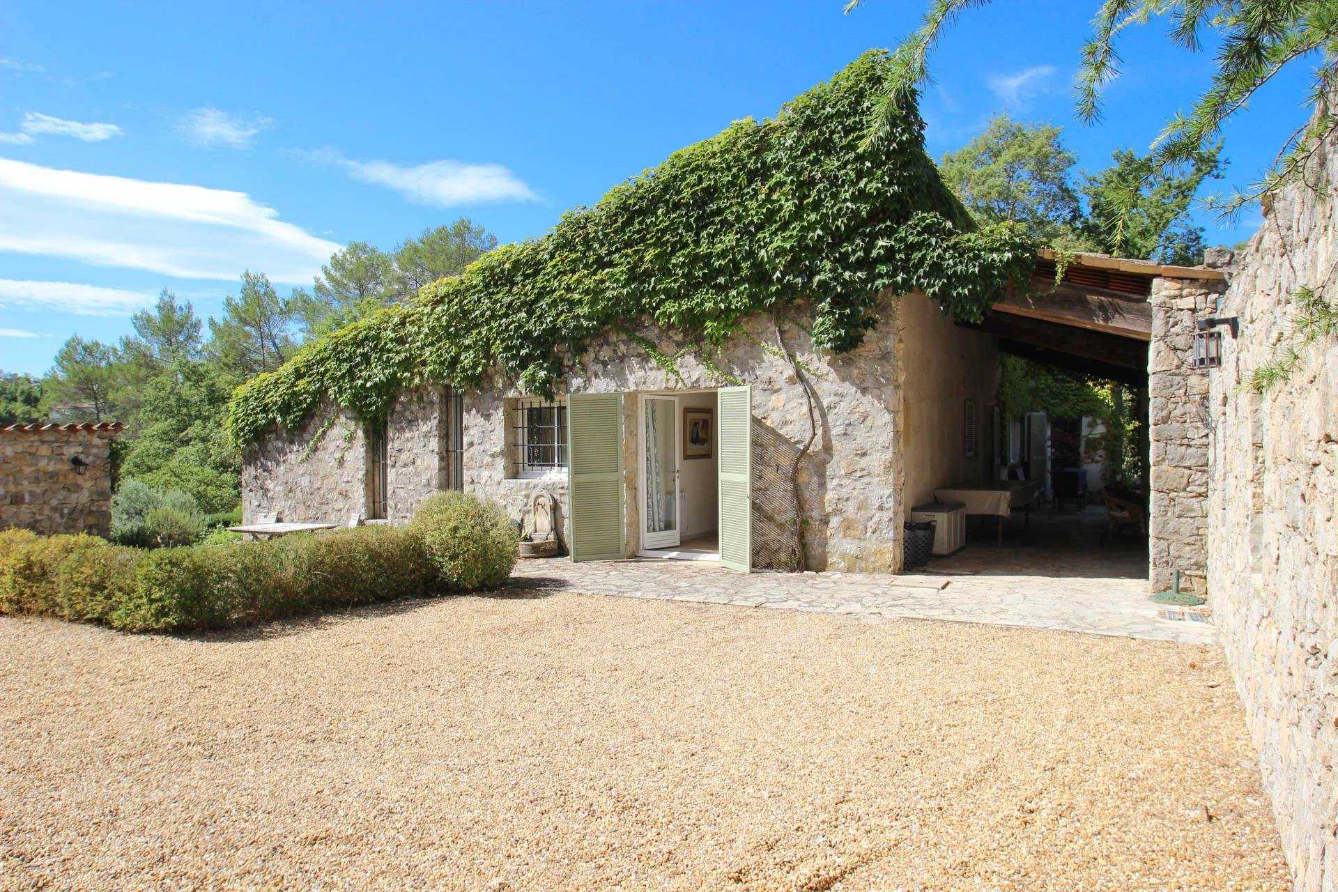 Rumah di Saint-Paul-en-Foret, Provence-Alpes-Cote d'Azur 10045166