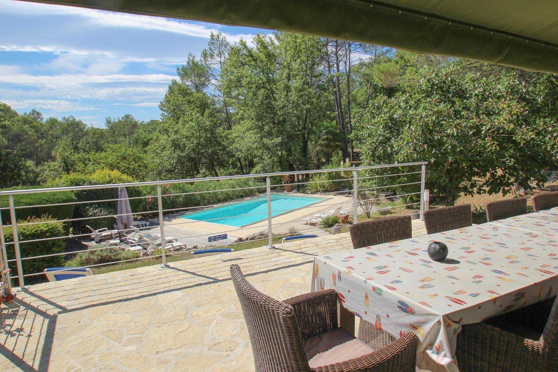 Talo sisään Saint-Paul-en-Foret, Provence-Alpes-Cote d'Azur 10045166