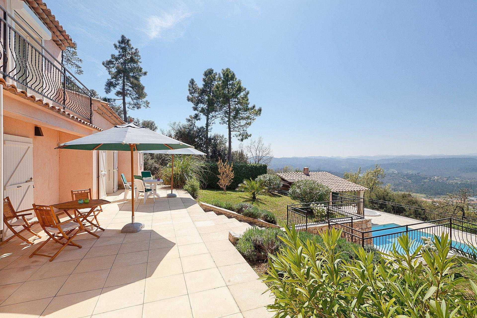 Hus i Montauroux, Provence-Alpes-Cote d'Azur 10045196