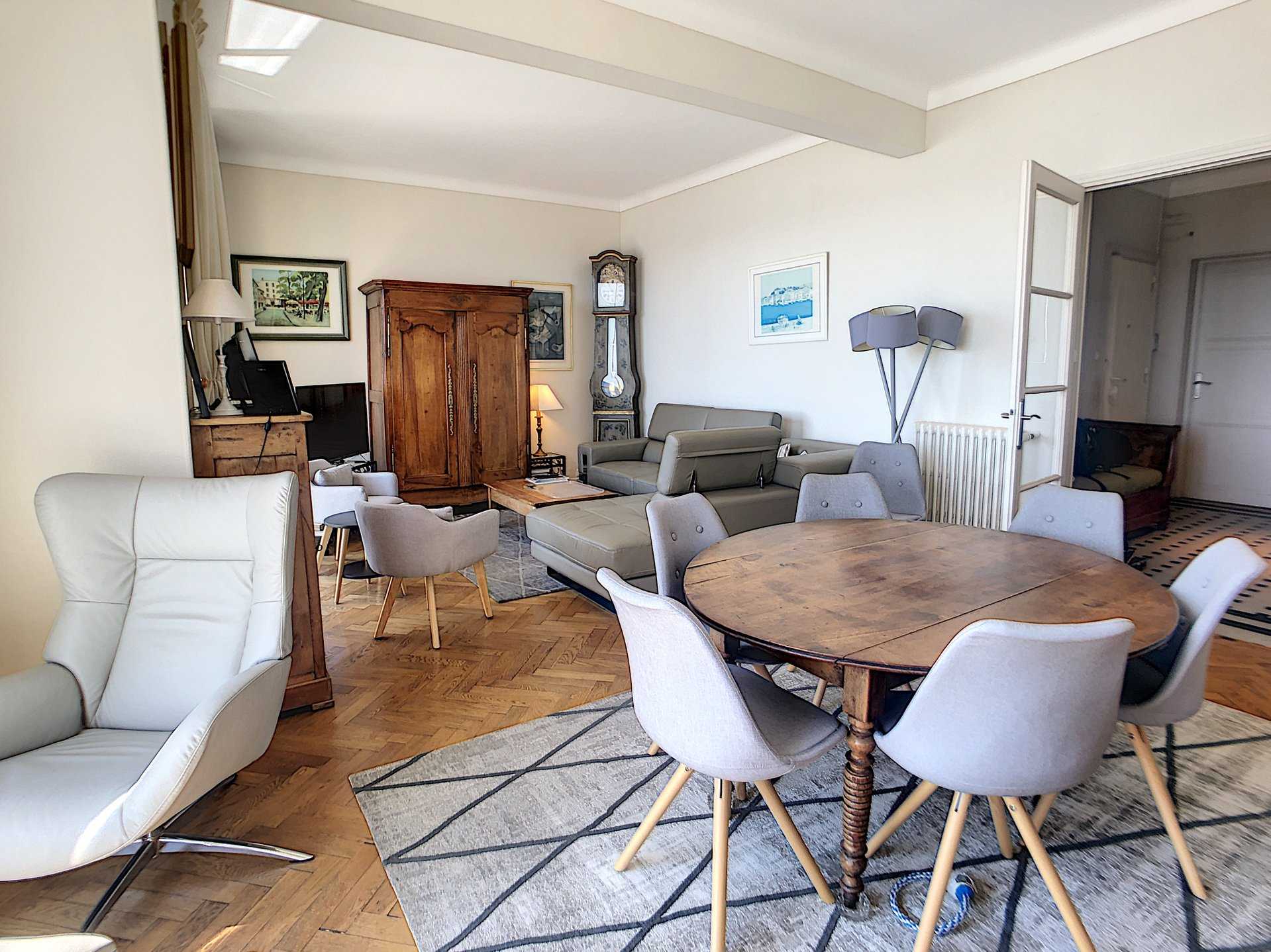 公寓 在 Plages Du Midi Cannes, Provence-Alpes-Cote d'Azur 10045211