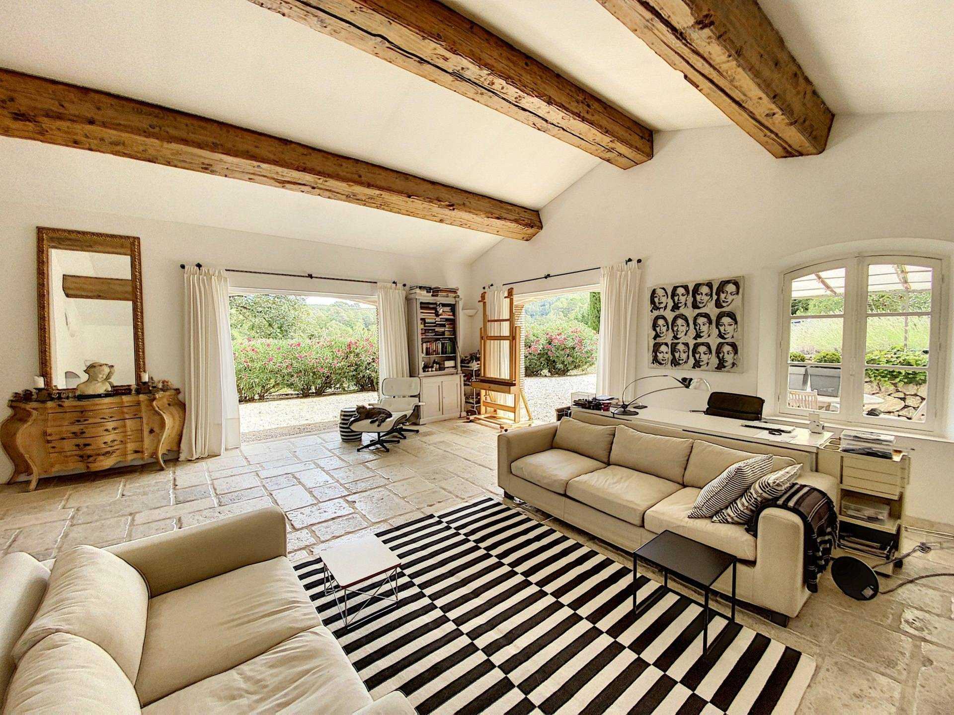 жилой дом в Claviers, Provence-Alpes-Cote d'Azur 10045237