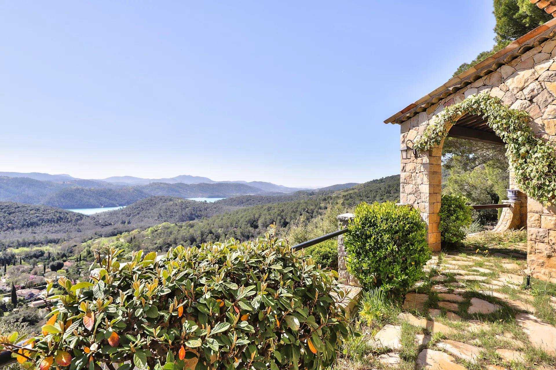 Hus i Montauroux, Provence-Alpes-Cote d'Azur 10045257