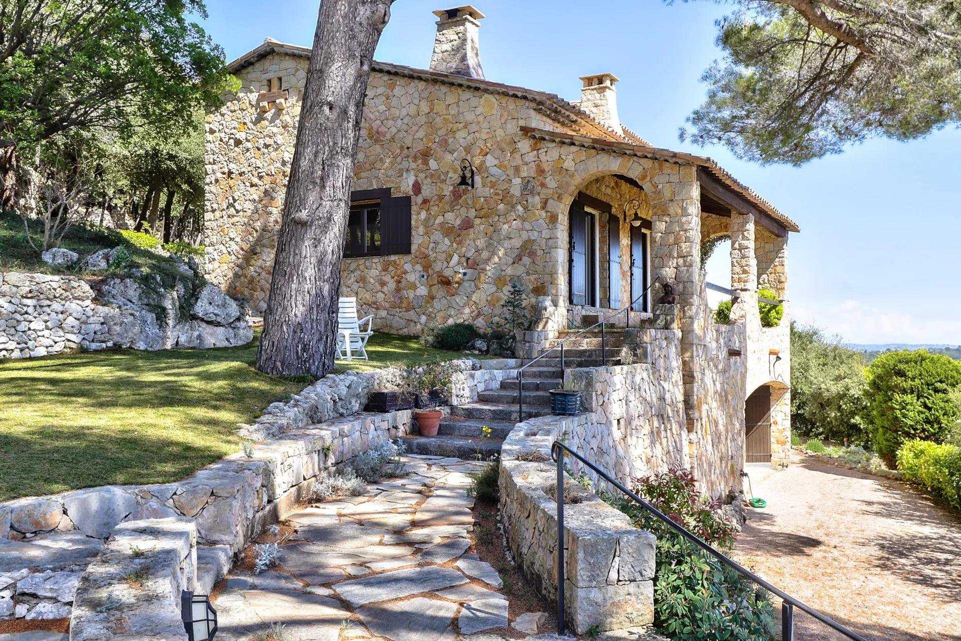 rumah dalam Montauroux, Provence-Alpes-Côte d'Azur 10045257