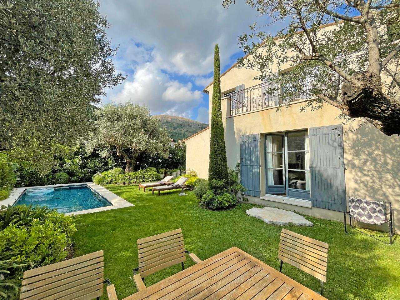 Rumah di Tourrettes-sur-Loup, Provence-Alpes-Cote d'Azur 10045270