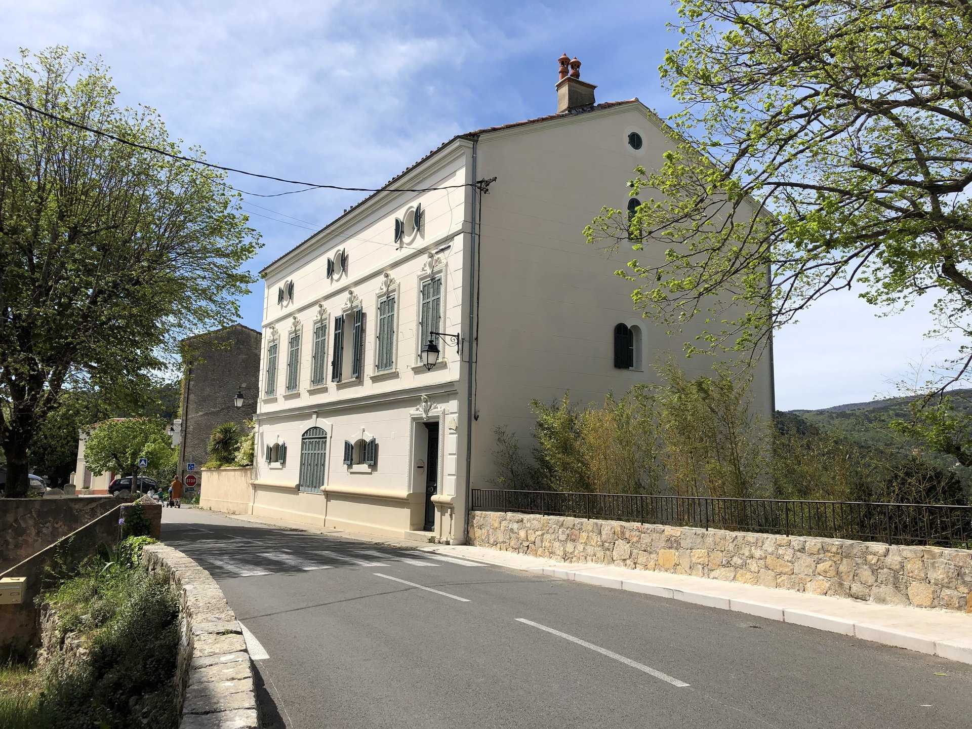 жилой дом в Claviers, Provence-Alpes-Cote d'Azur 10045273