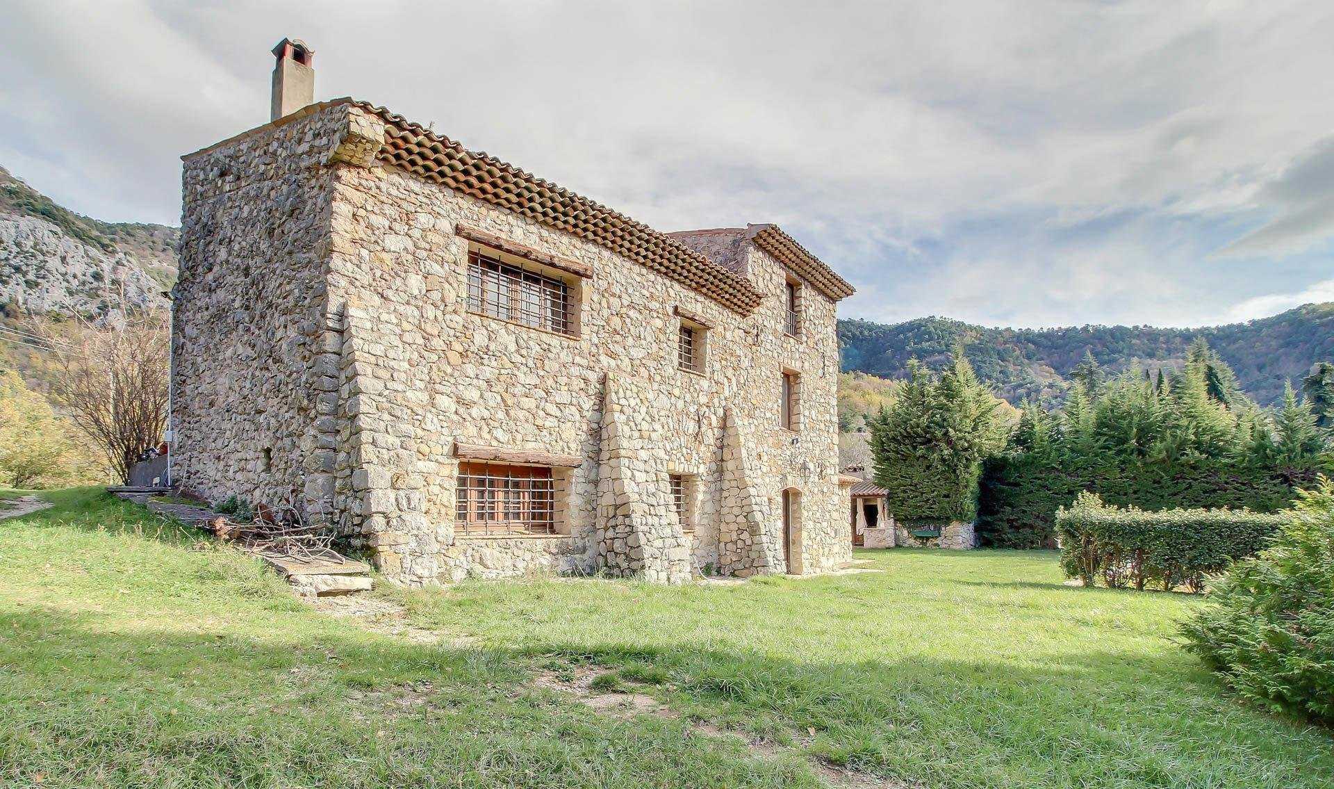 Talo sisään Castillon, Provence-Alpes-Cote d'Azur 10045275