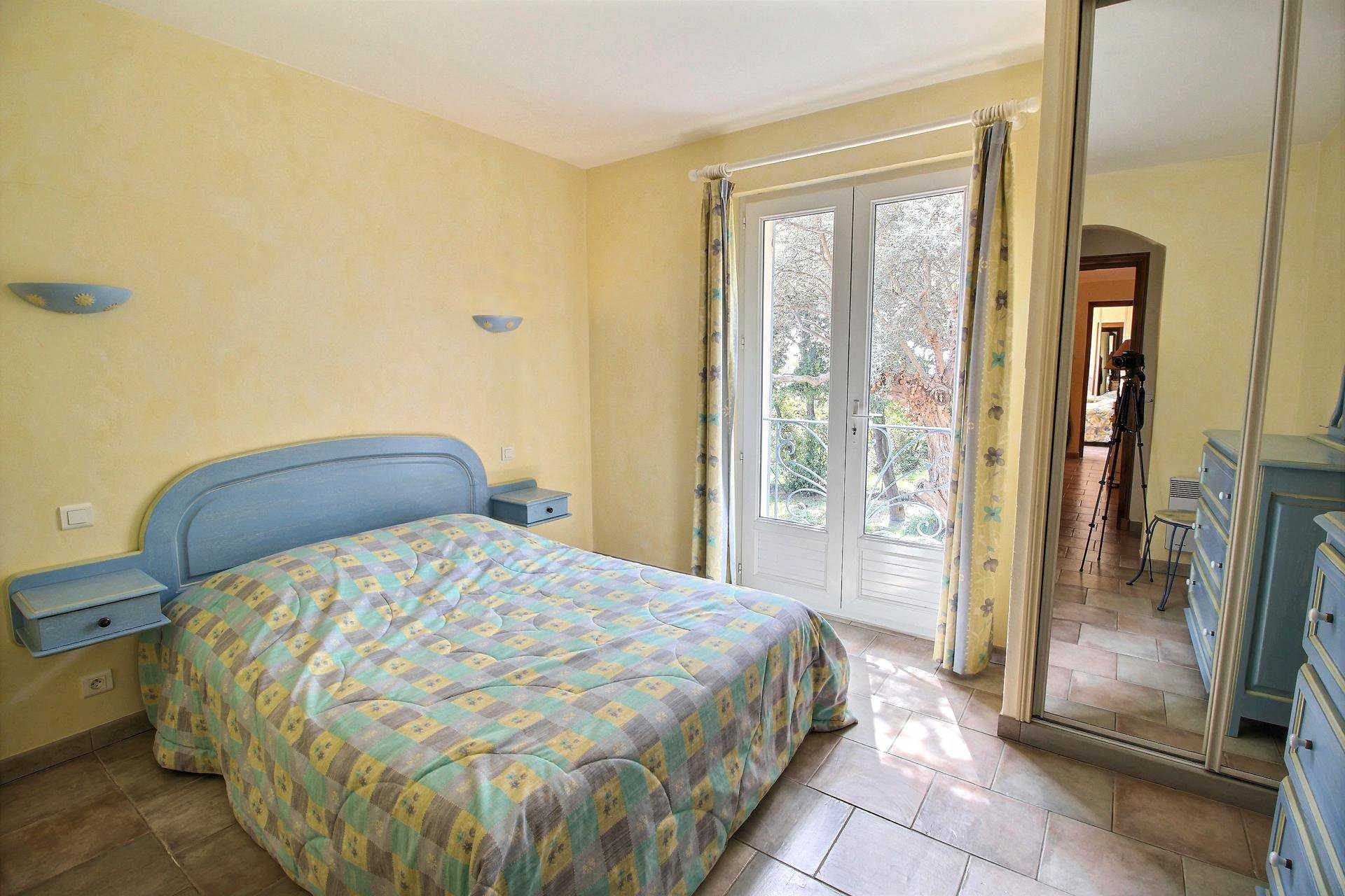 Hus i Montauroux, Provence-Alpes-Cote d'Azur 10045285