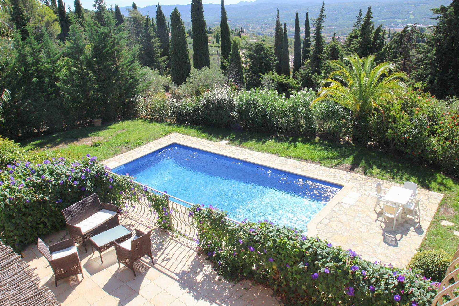 Talo sisään Fayence, Provence-Alpes-Cote d'Azur 10045293