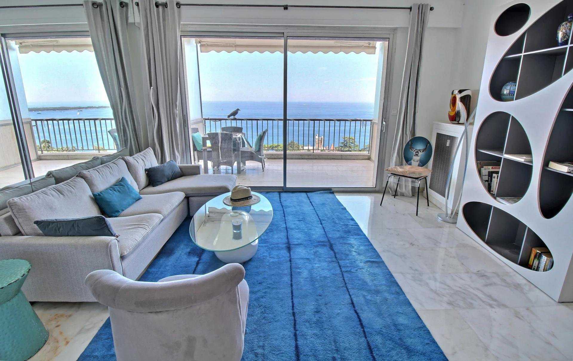Condominium in Cannes, Provence-Alpes-Cote d'Azur 10045309