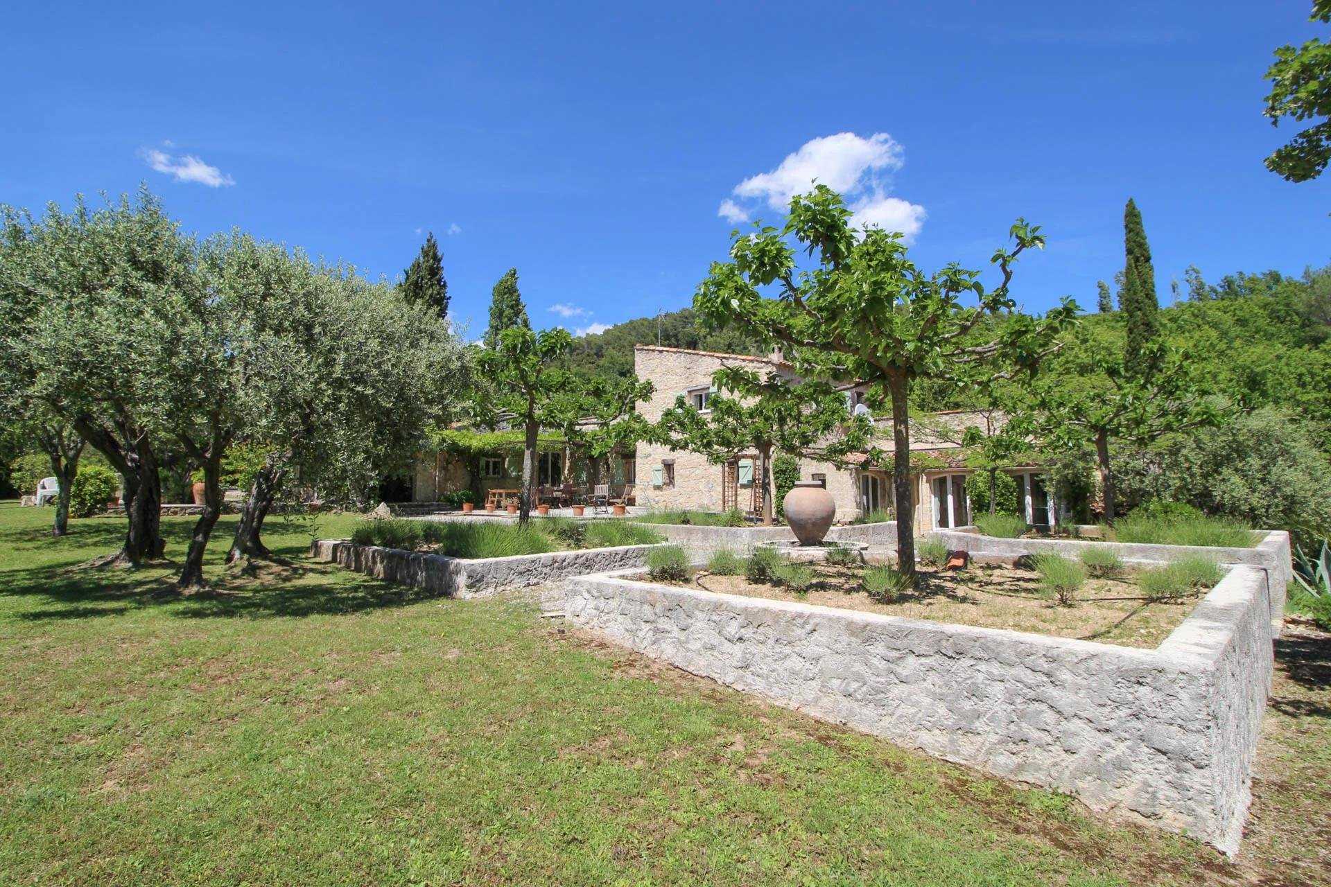 Rumah di Tourrettes, Provence-Alpes-Cote d'Azur 10045312