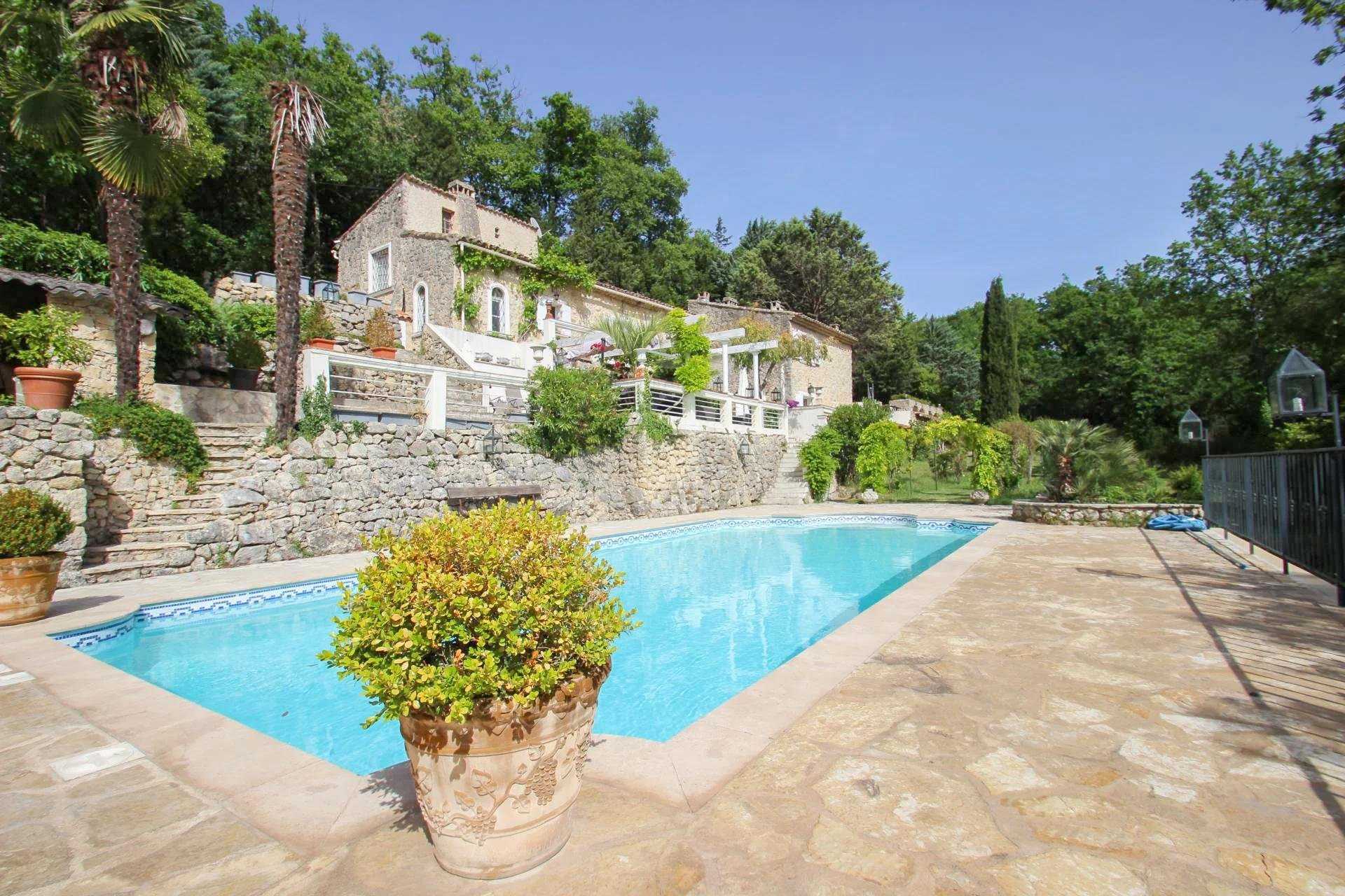 Rumah di Saint-Paul-en-Foret, Provence-Alpes-Cote d'Azur 10045341