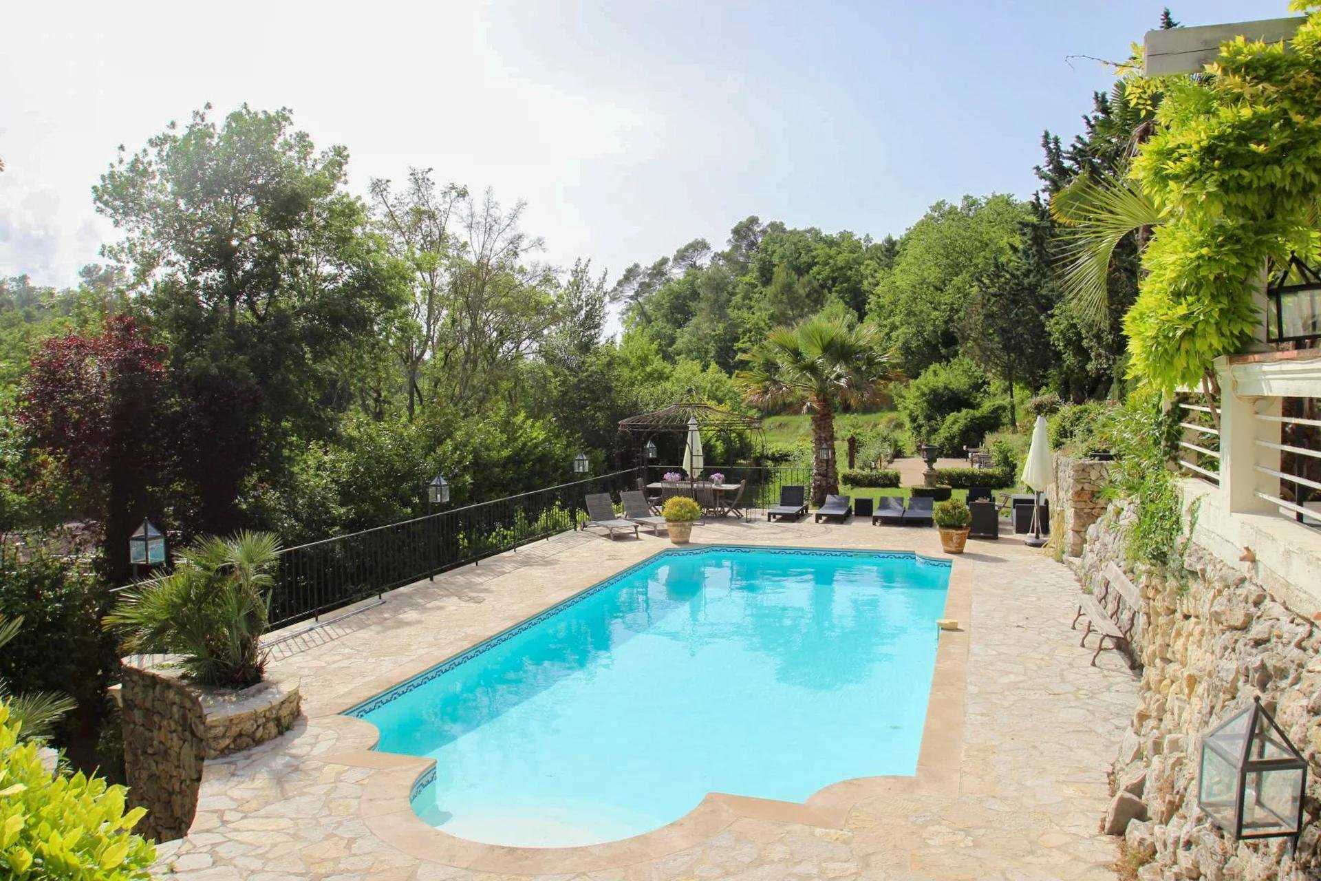 House in Saint-Paul-en-Foret, Provence-Alpes-Cote d'Azur 10045341