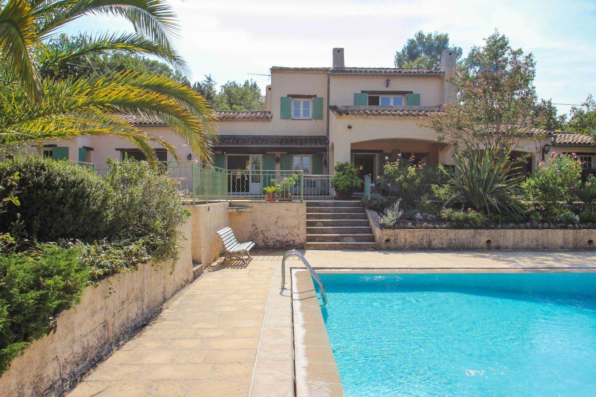 Rumah di Saint-Paul-en-Foret, Provence-Alpes-Cote d'Azur 10045344